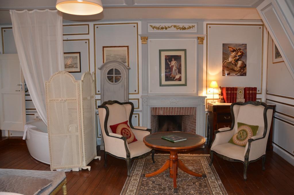 La Tour Du Lion Bed & Breakfast โรชฟอต์อองแตร์ ภายนอก รูปภาพ