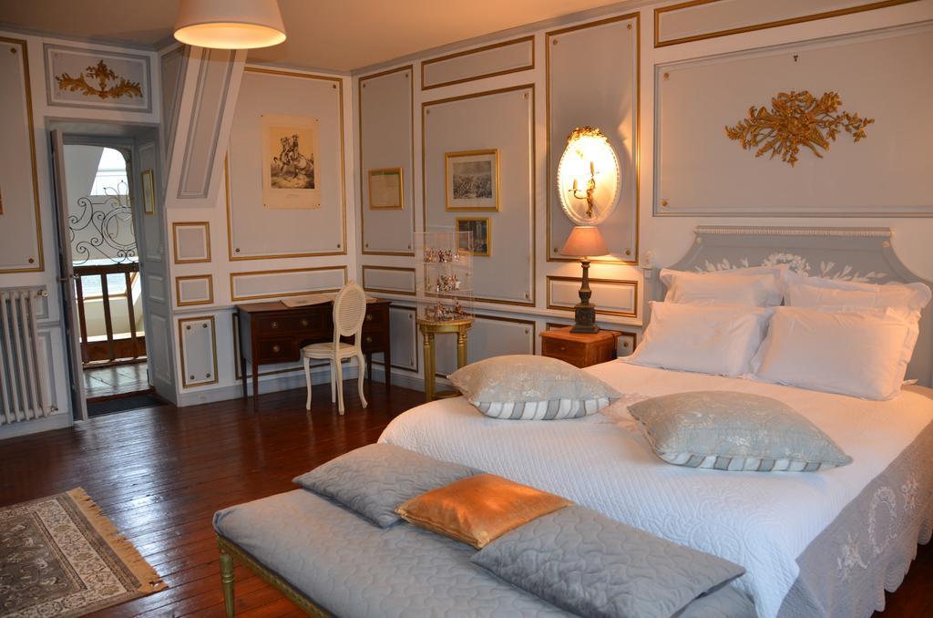 La Tour Du Lion Bed & Breakfast โรชฟอต์อองแตร์ ภายนอก รูปภาพ