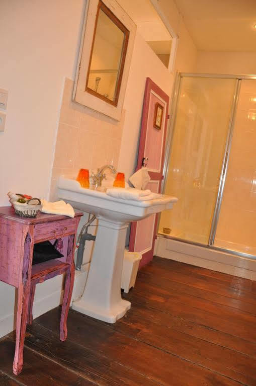 La Tour Du Lion Bed & Breakfast โรชฟอต์อองแตร์ ภายนอก รูปภาพ